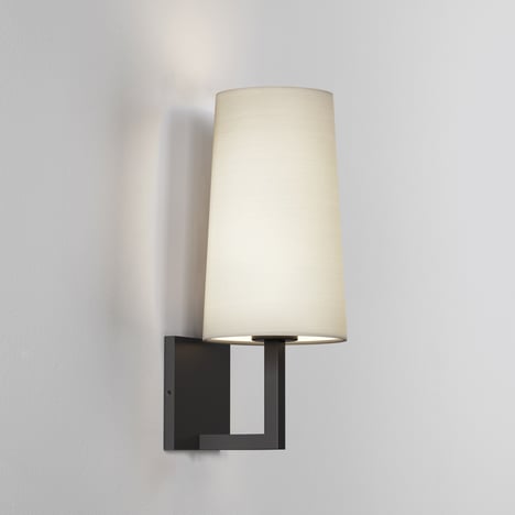 Riva 350 (1214016) in Matt Black with Cone 240 (5018014) in Putty Fabric