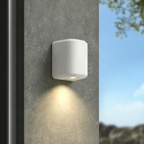Brixham Wall Single (1513005) in White Concrete - Insitu Image 3