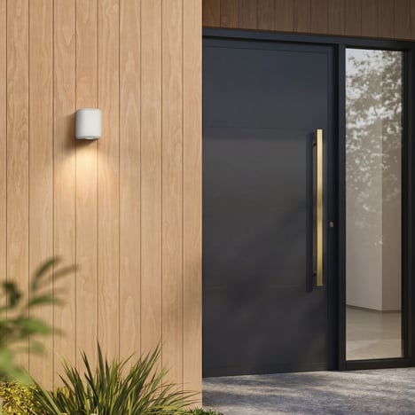 Brixham Wall Single (1513005) in White Concrete - Insitu Image 2
