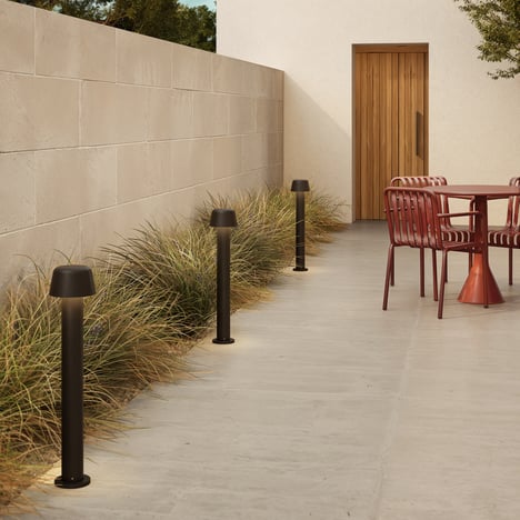 Nomad Bollard 700 (1484014) in Textured Black - Insitu Image 3