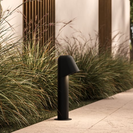 Mast Bollard 400 (1317024) in Textured Black - Insitu Image 4